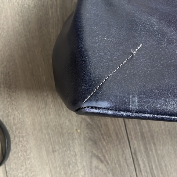 Matt & nat vintage satchel in navy with shoulder strap - Picture 3 of 15